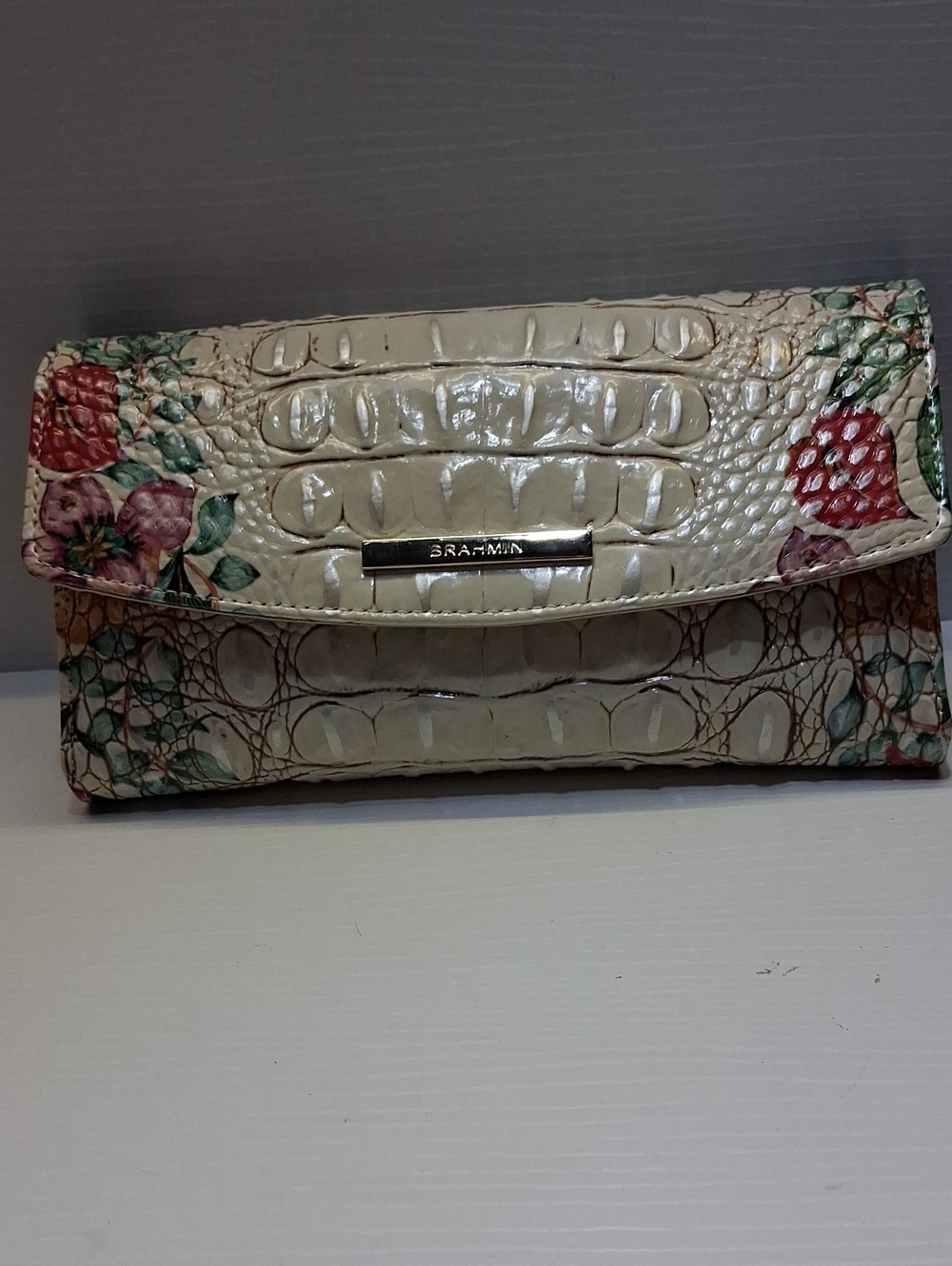 Brahmin Cream Croc-Embossed Floral Wallet new without tags beautiful wallet